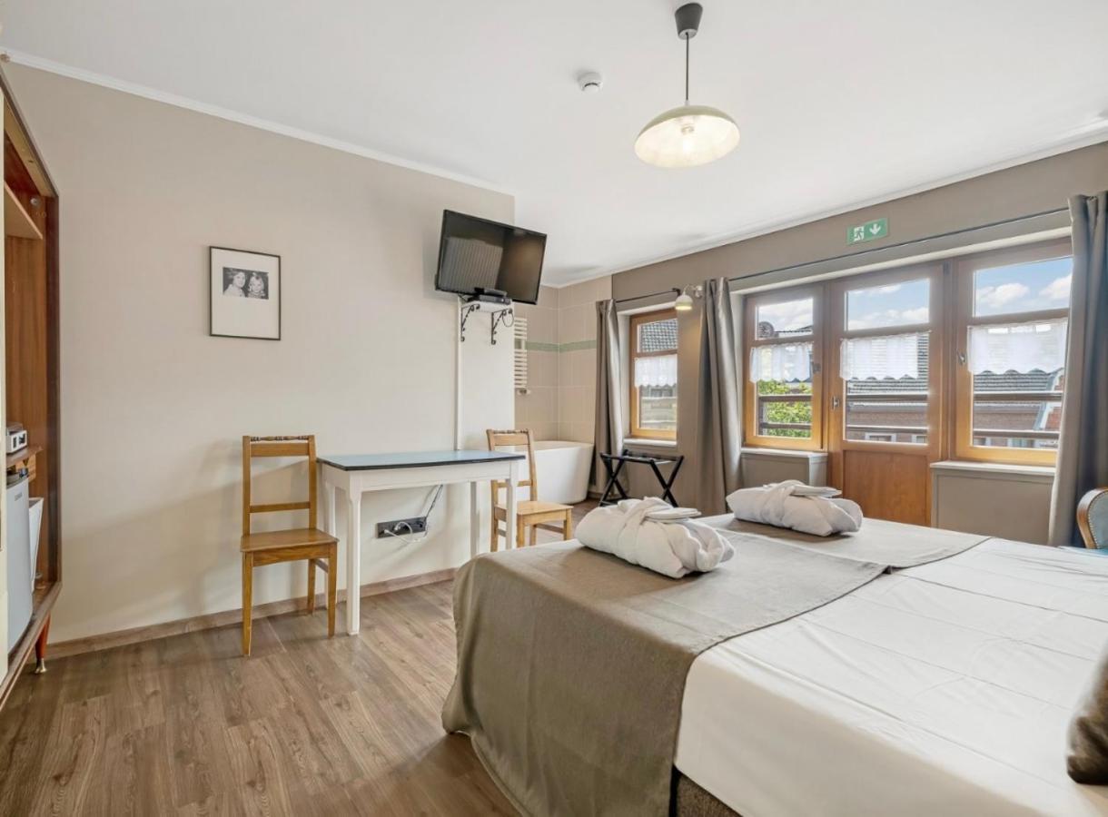 Cafe Rene Bed & Breakfast